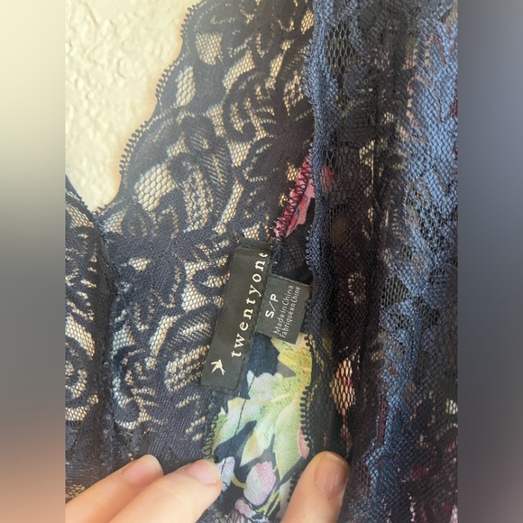 Twentyone Floral Blouse🌸 - Picture 5 of 6